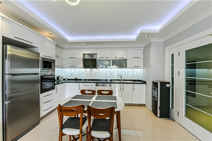 Трикімнатна квартира на оренду тільки на тривалий термін