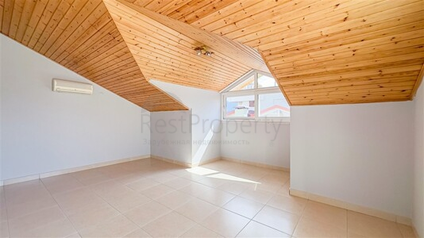 Квартира 3+1 в 200 м від моря в центрі Аланії