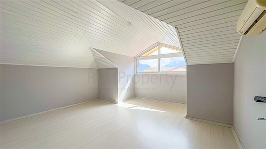 Квартира 3+1 в 200 м від моря в центрі Аланії