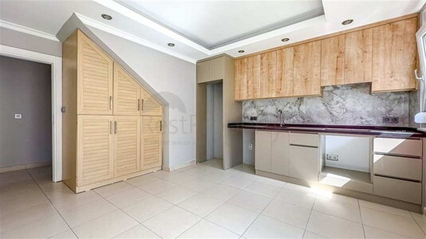 Квартира 3+1 в 200 м від моря в центрі Аланії