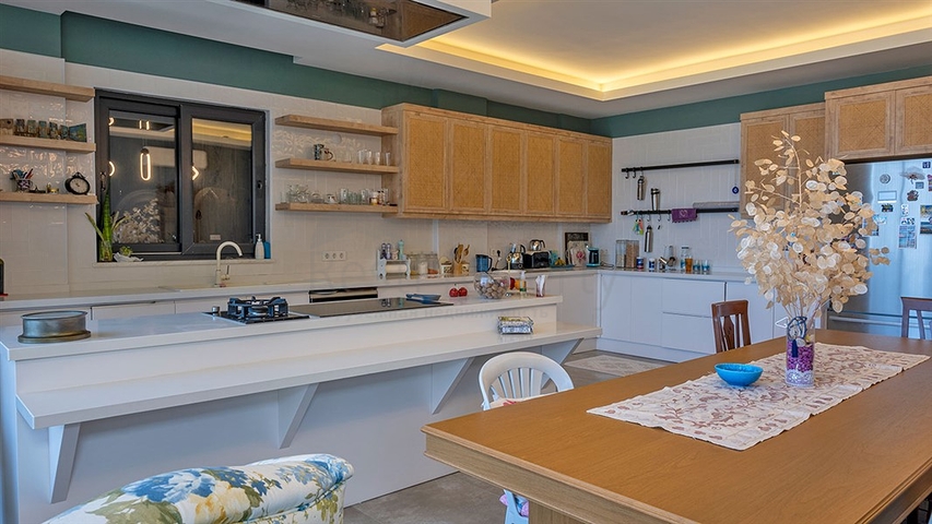 Продаж вілли 4 + 1 в Аланії біля моря / готовий будинок з меблями