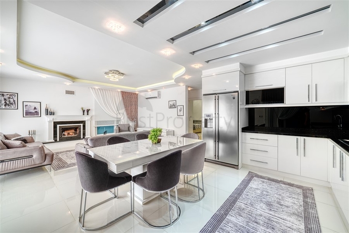 Простора вілла з видом на море і повним комплектом зручностей-ідеальне поєднання розкоші і затишку