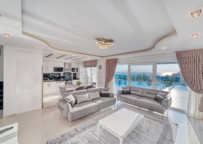 Простора вілла з видом на море і повним комплектом зручностей-ідеальне поєднання розкоші і затишку