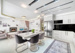 Простора вілла з видом на море і повним комплектом зручностей-ідеальне поєднання розкоші і затишку