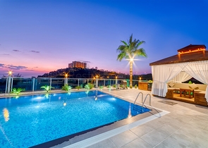 Простора вілла з видом на море і повним комплектом зручностей-ідеальне поєднання розкоші і затишку