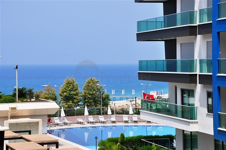 Апартаменти 2 + 1 в комплексі в 50 метрах від пляжу району Каргыджак