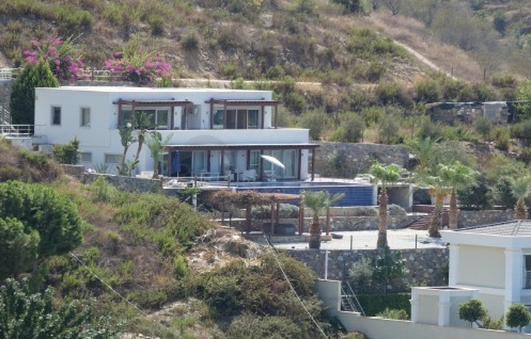 Розкішна вілла в оточенні природи і комфорту