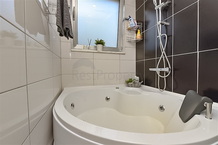 Розкішна вілла в оточенні природи і комфорту