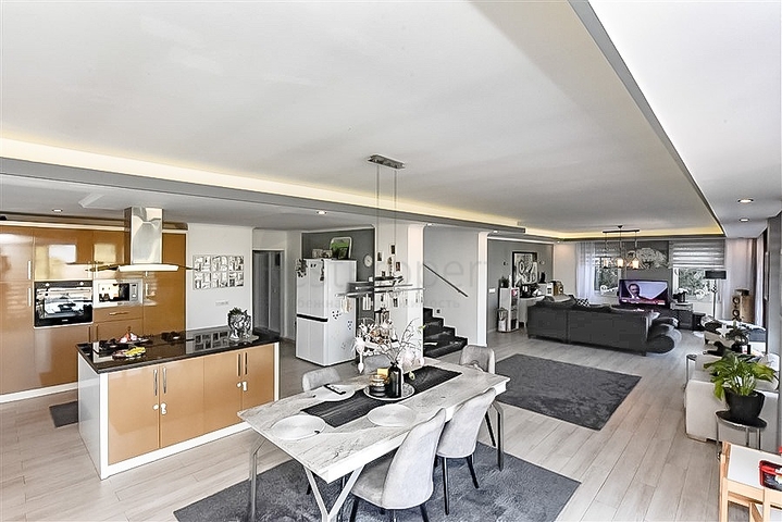 Розкішна вілла в оточенні природи і комфорту