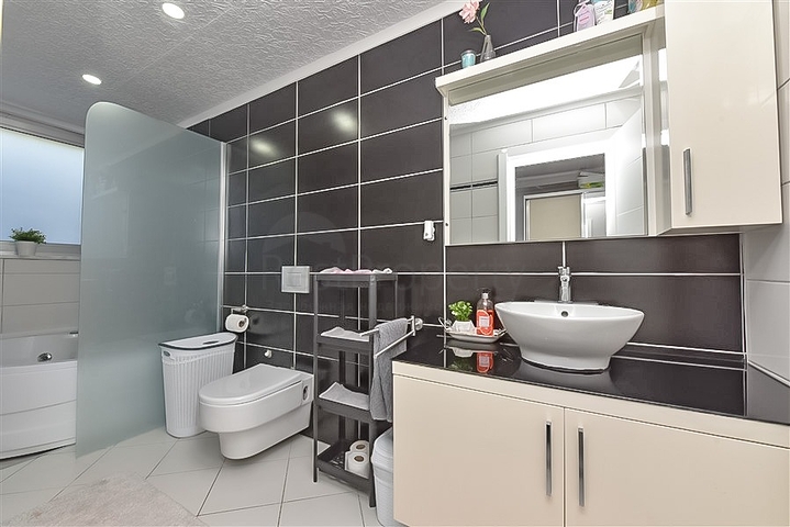 Розкішна вілла в оточенні природи і комфорту