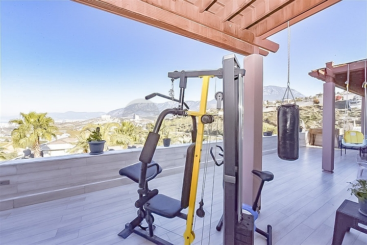 Розкішна вілла в оточенні природи і комфорту