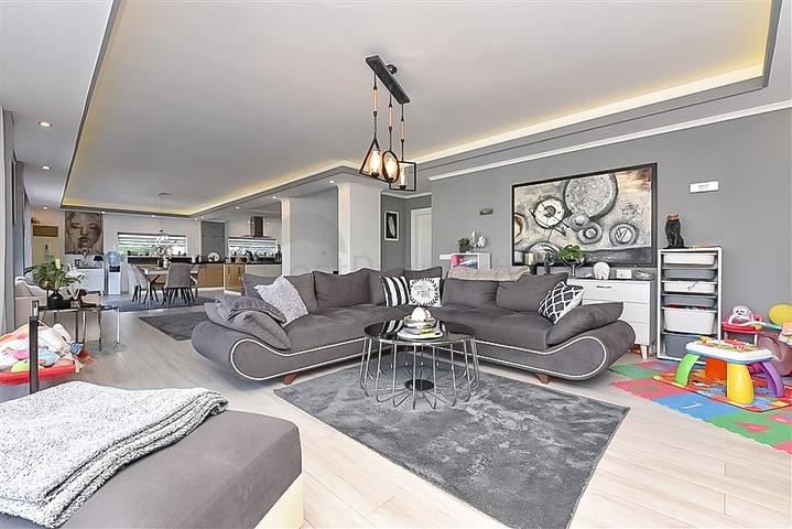 Розкішна вілла в оточенні природи і комфорту