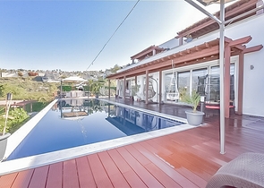 Розкішна вілла в оточенні природи і комфорту