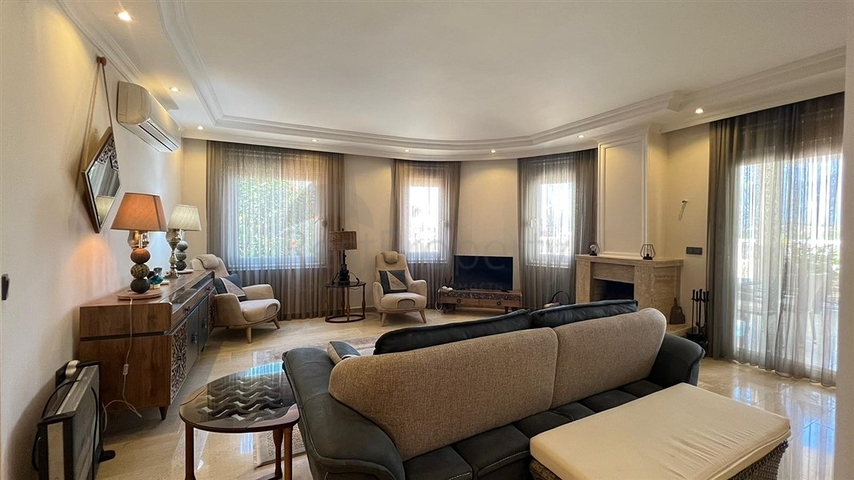 Мебльована вілла з видом на море в мальовничому районі Каргиджак