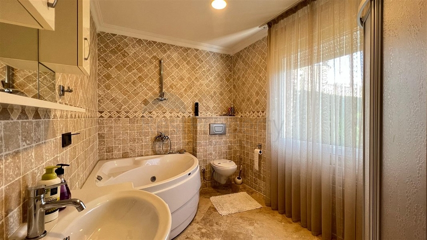 Мебльована вілла з видом на море в мальовничому районі Каргиджак