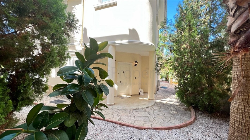 Мебльована вілла з видом на море в мальовничому районі Каргиджак