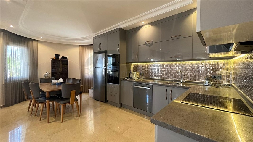 Мебльована вілла з видом на море в мальовничому районі Каргиджак