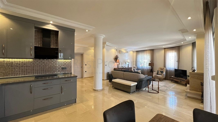 Мебльована вілла з видом на море в мальовничому районі Каргиджак