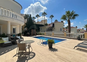 Мебльована вілла з видом на море в мальовничому районі Каргиджак