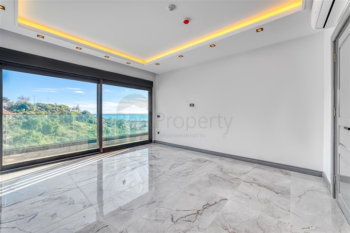 Сучасна розкішна вілла в центрі Джікджіллі з панорамним видом на море