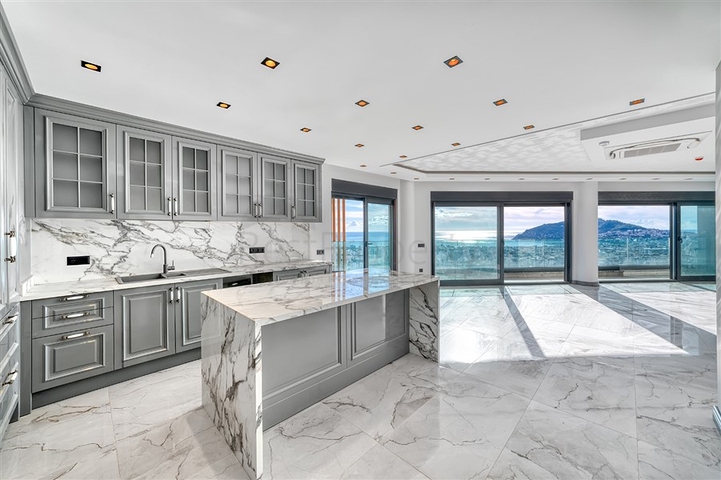 Сучасна розкішна вілла в центрі Джікджіллі з панорамним видом на море