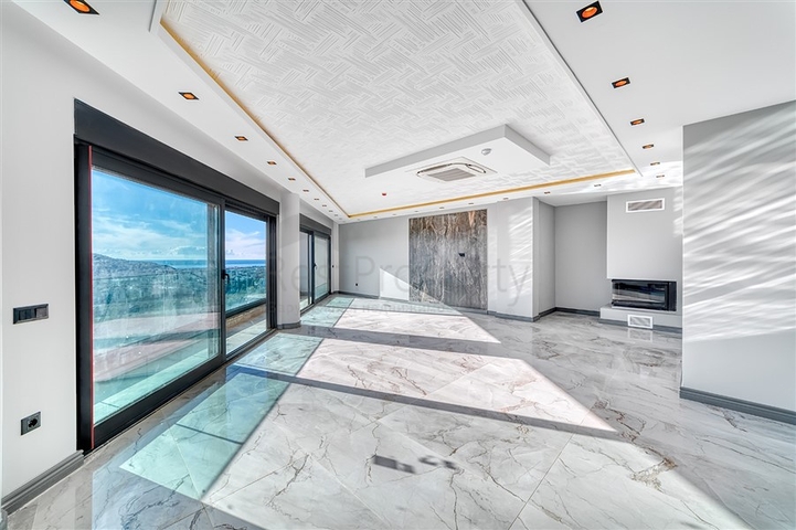 Сучасна розкішна вілла в центрі Джікджіллі з панорамним видом на море