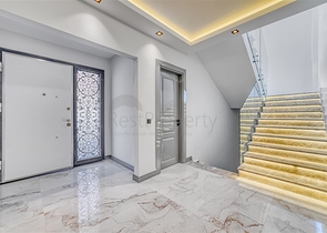 Сучасна розкішна вілла в центрі Джікджіллі з панорамним видом на море