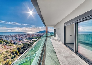 Сучасна розкішна вілла в центрі Джікджіллі з панорамним видом на море