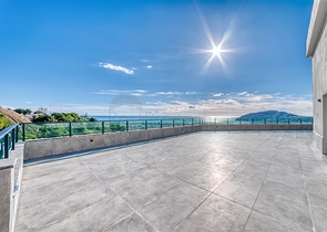 Сучасна розкішна вілла в центрі Джікджіллі з панорамним видом на море