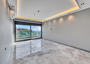 Сучасна розкішна вілла в центрі Джікджіллі з панорамним видом на море