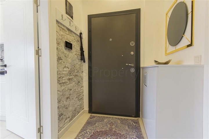 Затишна мебльована квартира 1 + 1 біля моря в розвиненому комплексі