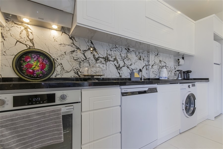 Затишна мебльована квартира 1 + 1 біля моря в розвиненому комплексі