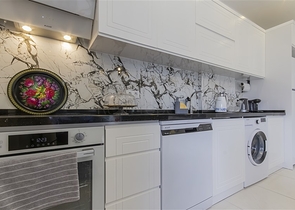 Затишна мебльована квартира 1 + 1 біля моря в розвиненому комплексі