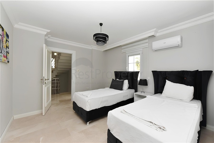 Вілла класу люкс з панорамним видом і повною інфраструктурою в серці природи