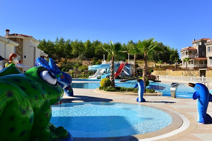 Вілла класу люкс з панорамним видом і повною інфраструктурою в серці природи