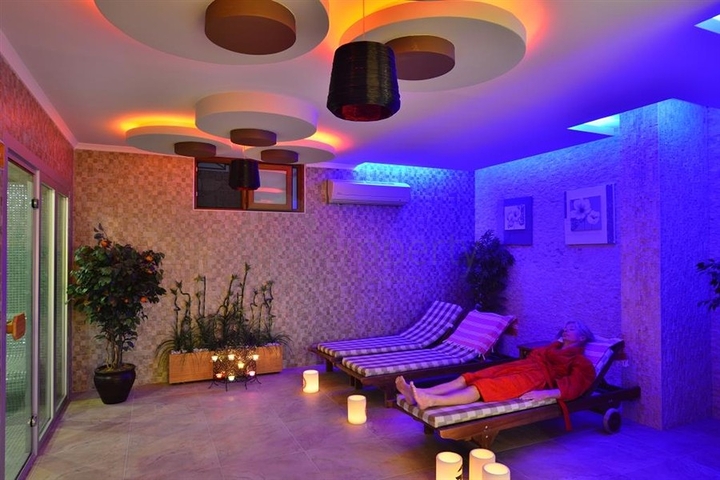 Вілла класу люкс з панорамним видом і повною інфраструктурою в серці природи