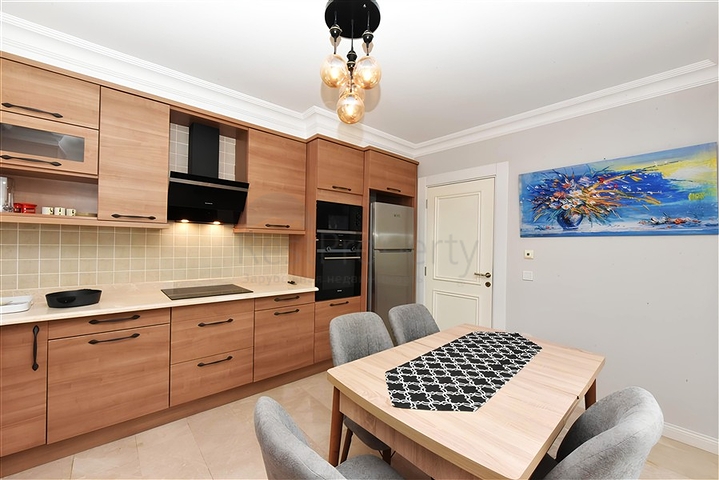 Вілла класу люкс з панорамним видом і повною інфраструктурою в серці природи