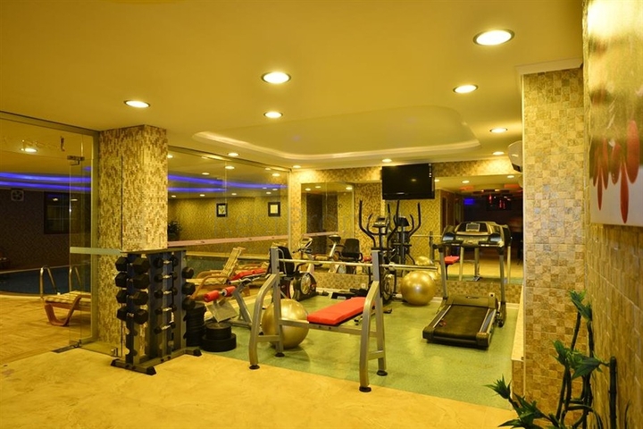 Вілла класу люкс з панорамним видом і повною інфраструктурою в серці природи