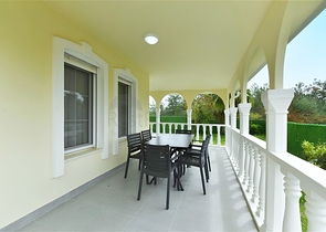 Вілла класу люкс з панорамним видом і повною інфраструктурою в серці природи