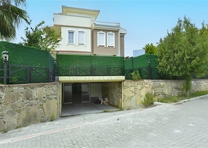 Вілла класу люкс з панорамним видом і повною інфраструктурою в серці природи