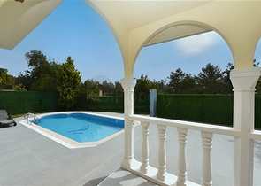 Вілла класу люкс з панорамним видом і повною інфраструктурою в серці природи