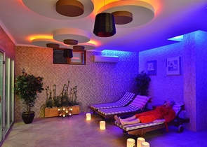 Вілла класу люкс з панорамним видом і повною інфраструктурою в серці природи