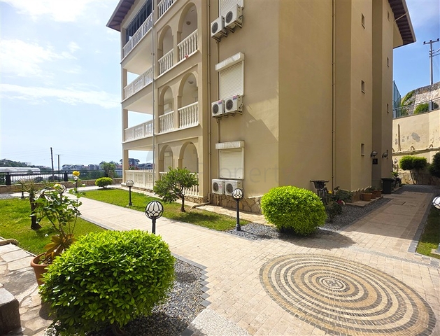 Простора квартира 2 + 1 з видом на море в тихому районі Аланії 