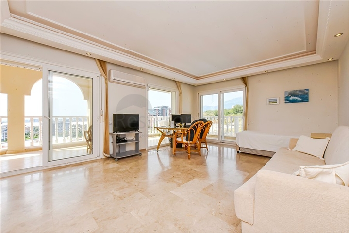 Простора квартира 2 + 1 з видом на море в тихому районі Аланії 