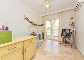 Простора квартира 2 + 1 з видом на море в тихому районі Аланії 