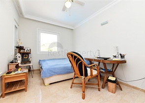 Простора квартира 2 + 1 з видом на море в тихому районі Аланії 