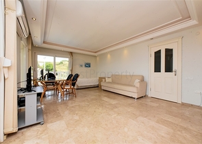 Простора квартира 2 + 1 з видом на море в тихому районі Аланії 