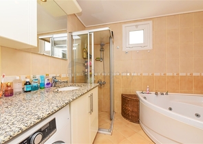 Простора квартира 2 + 1 з видом на море в тихому районі Аланії 