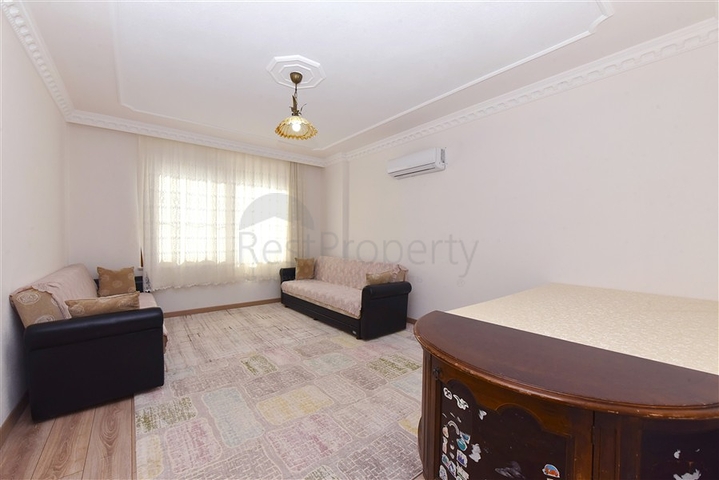 Простора вілла 11 + 2 з приватною ділянкою і панорамним видом на море