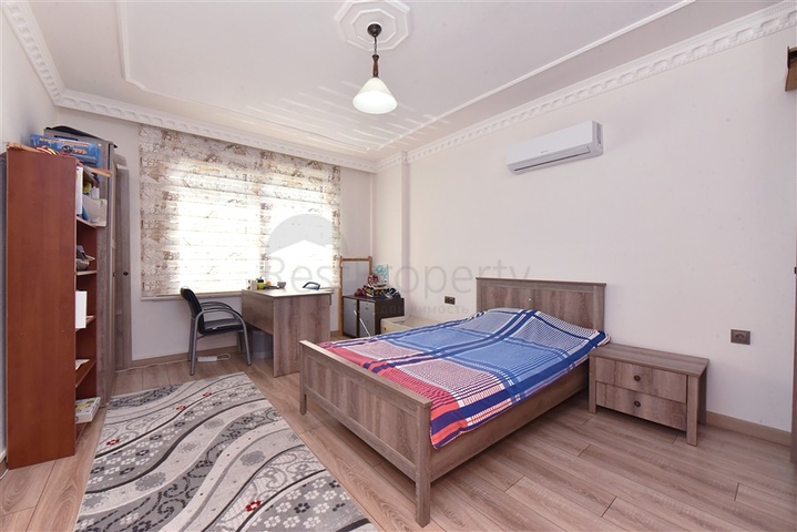 Простора вілла 11 + 2 з приватною ділянкою і панорамним видом на море